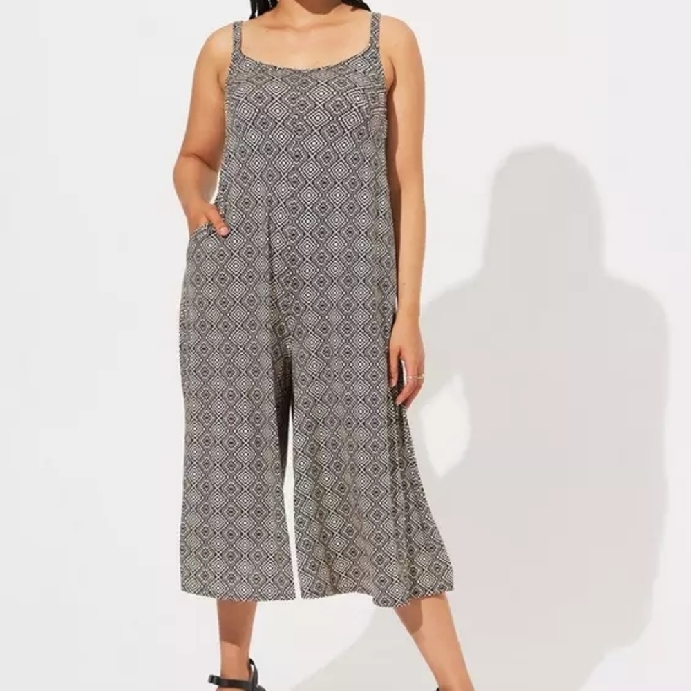 3x Plus Size Torrid Women's Geometric Jumpsuit Culotte Wide Leg Comfy Beachy